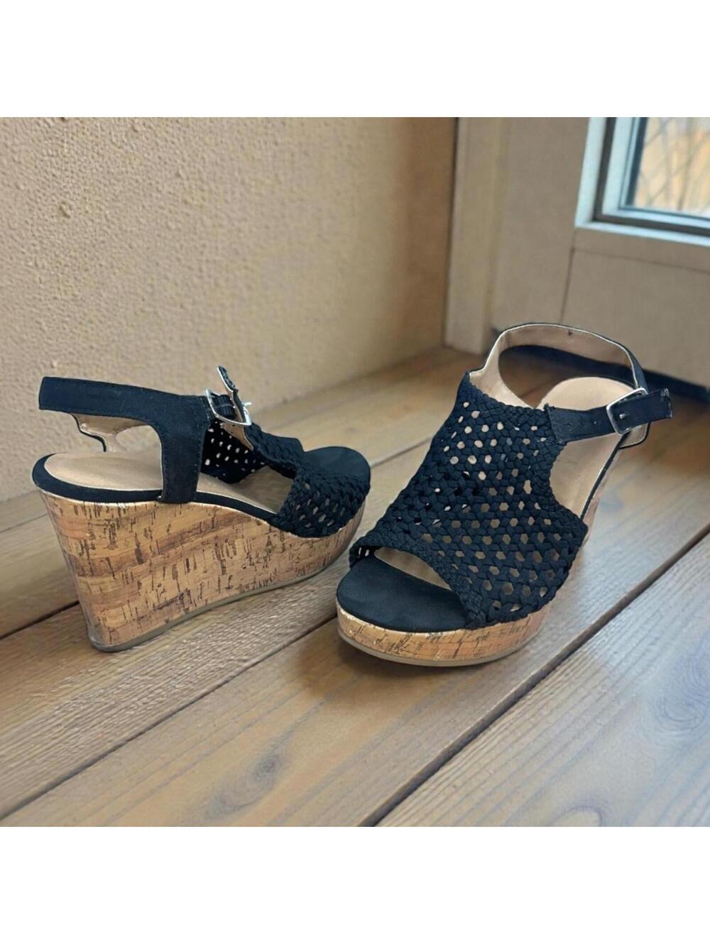 SO‎ Taffy Wedge Sandals